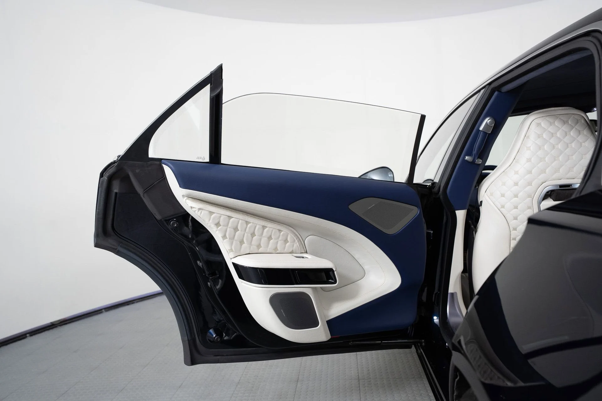 mph022_2787010368_413600c6792c4447aad4be0958a8997a_6dc46f425a