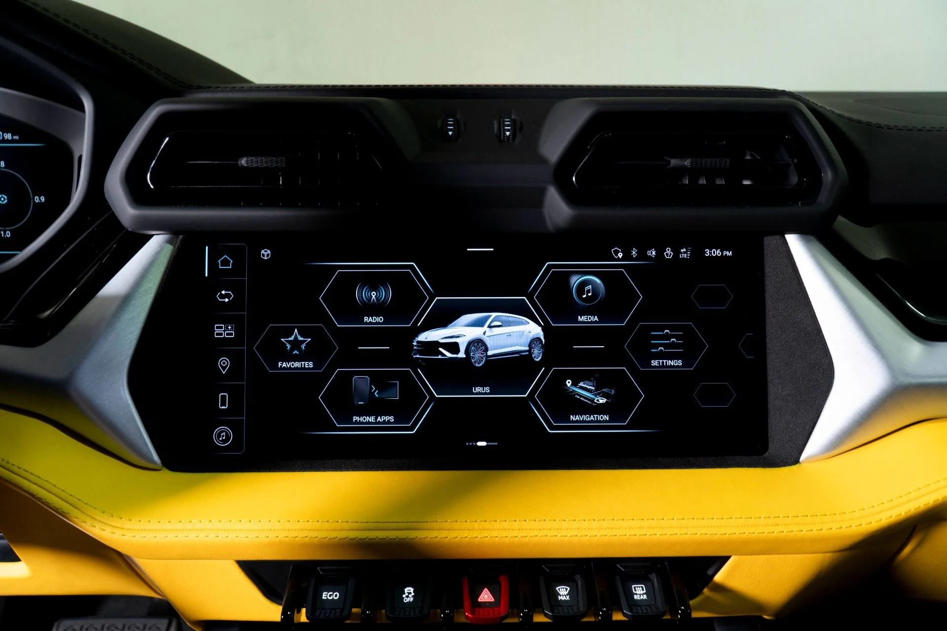 mph022_2787496084_Used_2025_Lamborghini_Urus_SE_1777524906_a3633939ea