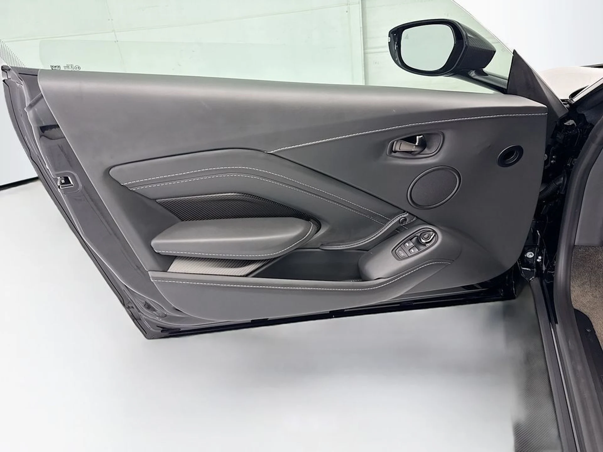 mph022_2788238488_used_2023_aston_martin_vantage_v12coupe_8119_23004338_23_1024_54d5d127de