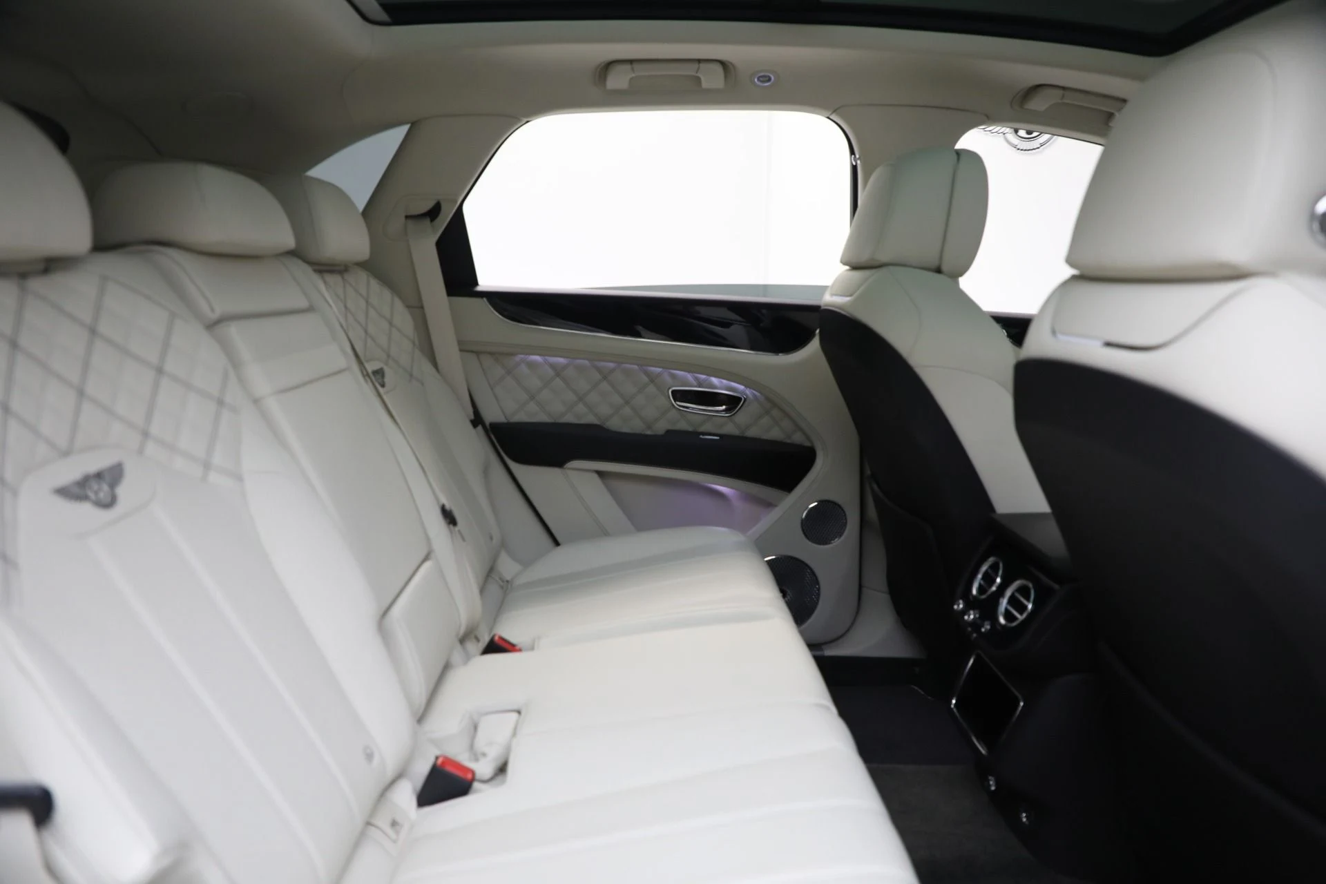 mph022_2794842381_Used_2021_Bentley_Bentayga_V8_62b034c6aa