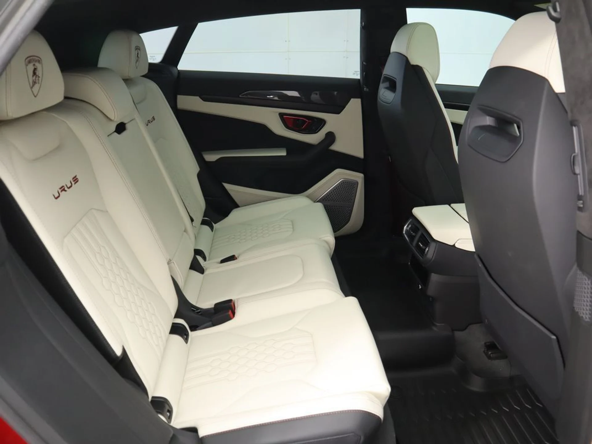 mph022_2795852877_used_2024_lamborghini_urus_sawd_8119_22965395_23_1024_f7d78c6145