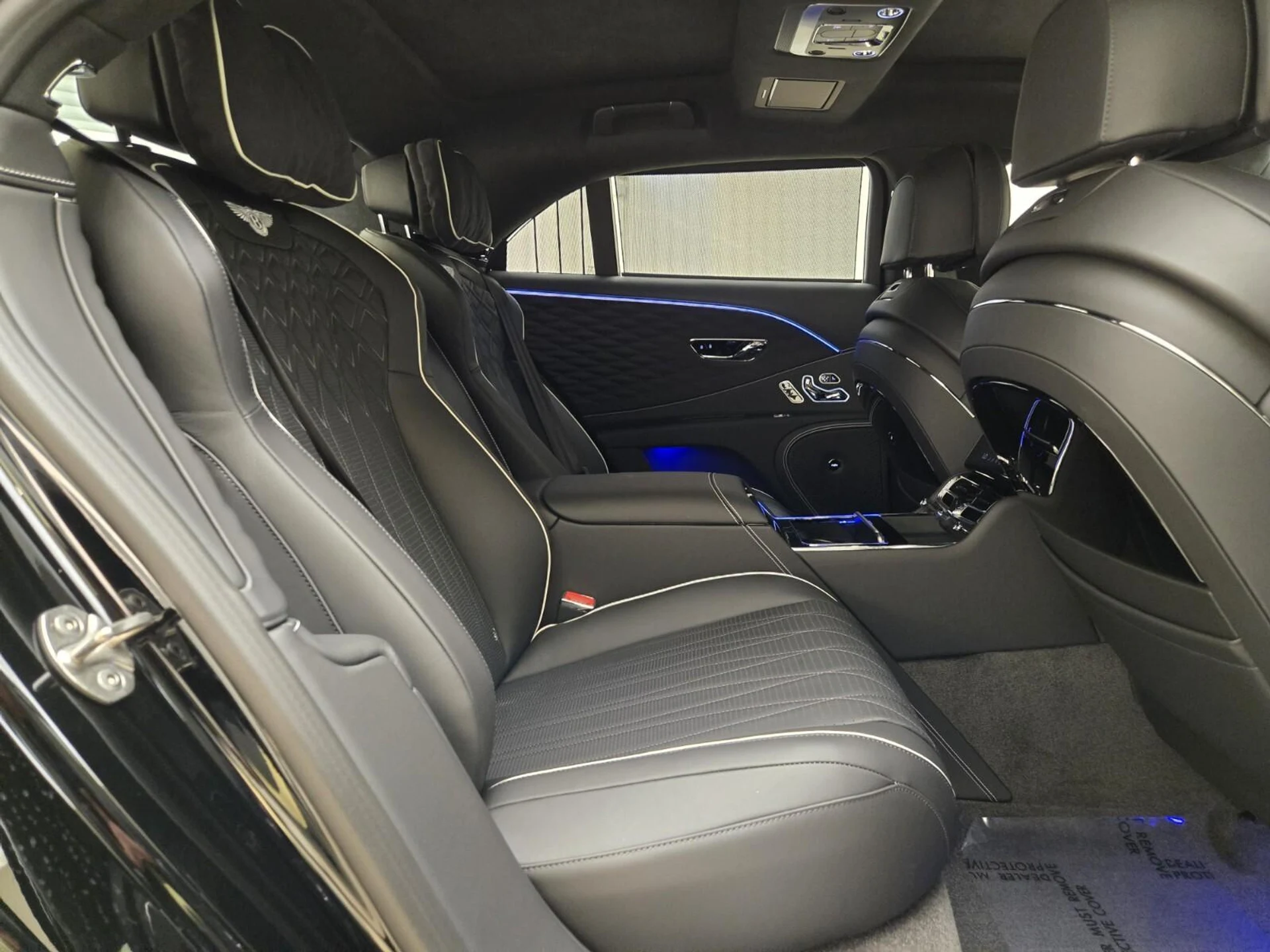 mph022_2800363296_Used_2023_Bentley_Flying_Spur_V8_1761376108_983ab2b27b