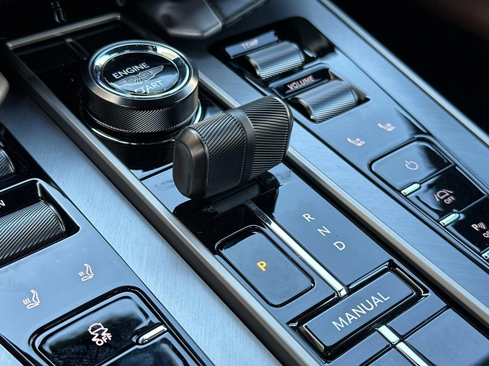 mph022_2800696535_New_2025_Aston_Martin_Vanquish_Coupe_1758724534_4023de7f09