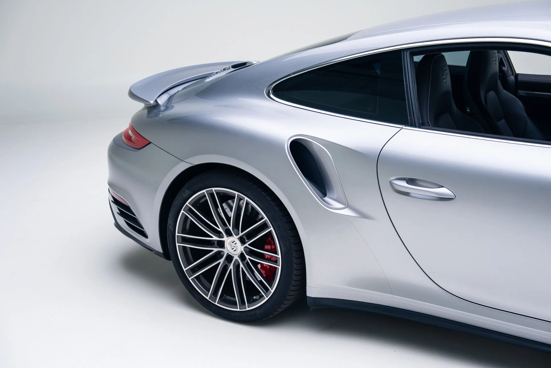 mph022_2802533141_Used_2018_Porsche_911_Turbo_1765307368_b9d56ea8e4