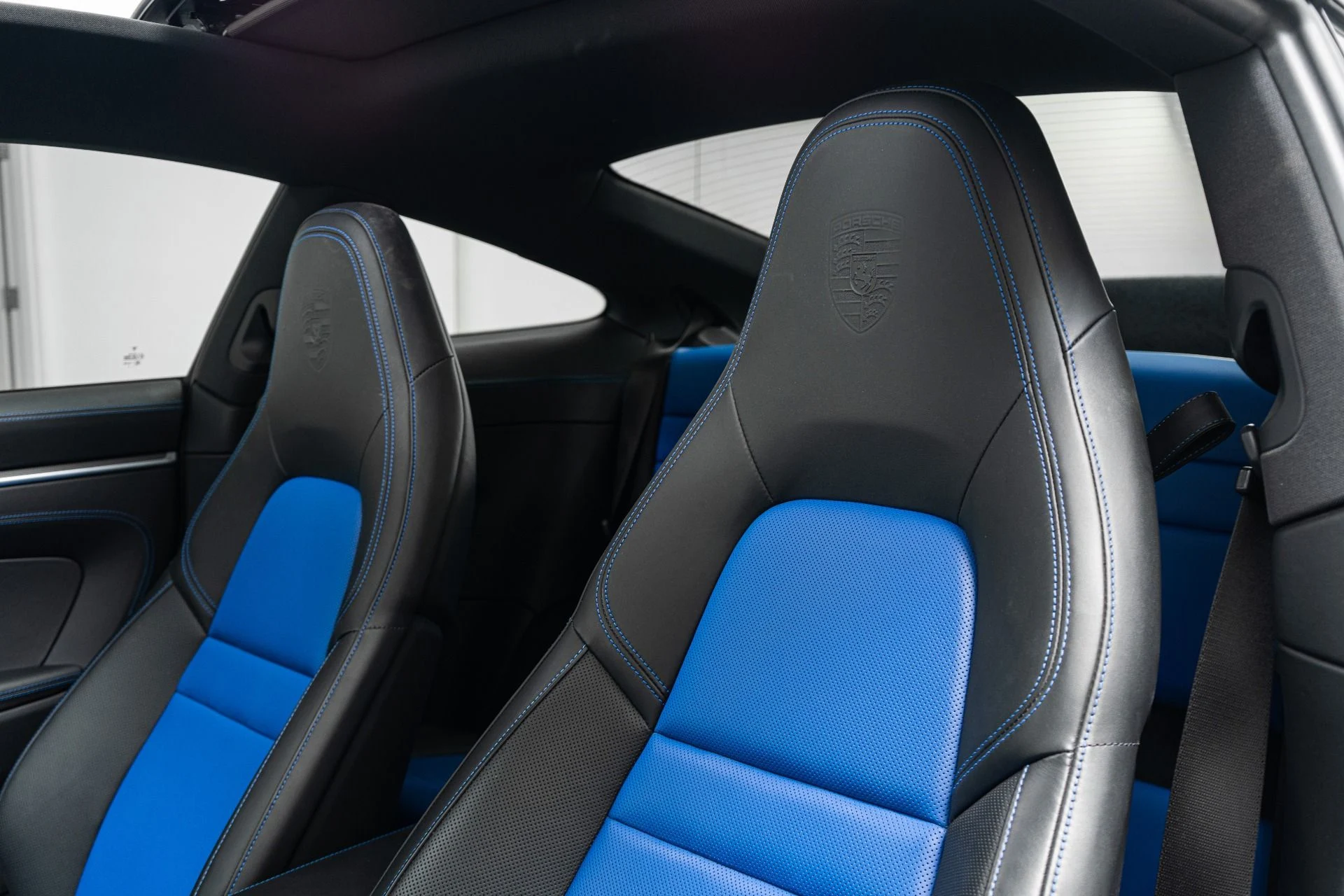 mph022_2806281924_Used_2022_Porsche_911_Carrera_Premium_Package_Plus_Two_Tone_Interior_1780607080_3611e22932