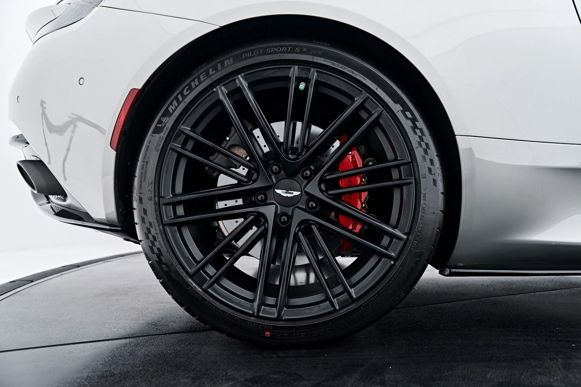 mph022_2811287231_Used_2024_Aston_Martin_DB_12_1789627740_0337c0cf85