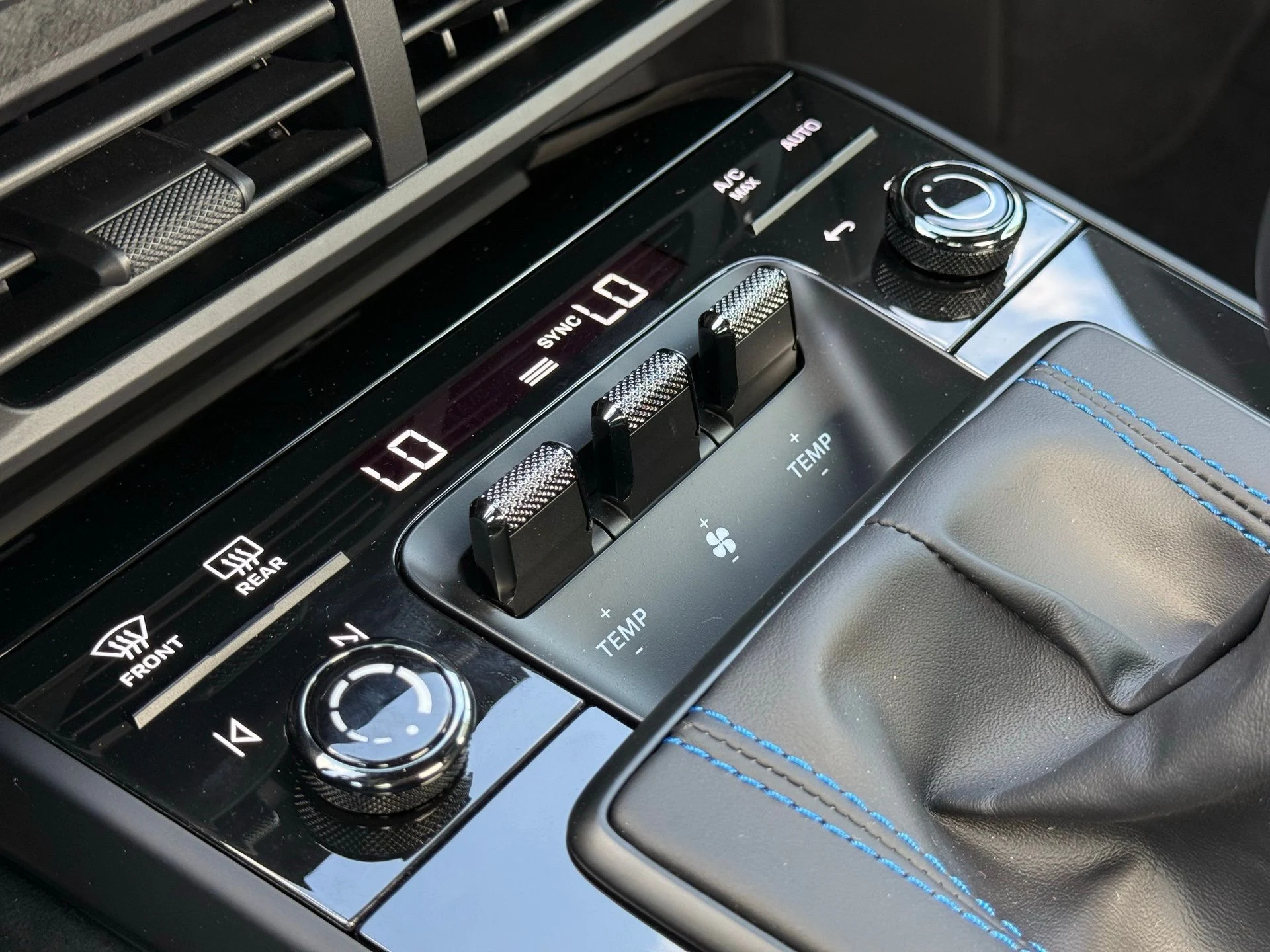 mph022_2814121473_fae18bdf517c1d09e59358d938847e94_43954020c0