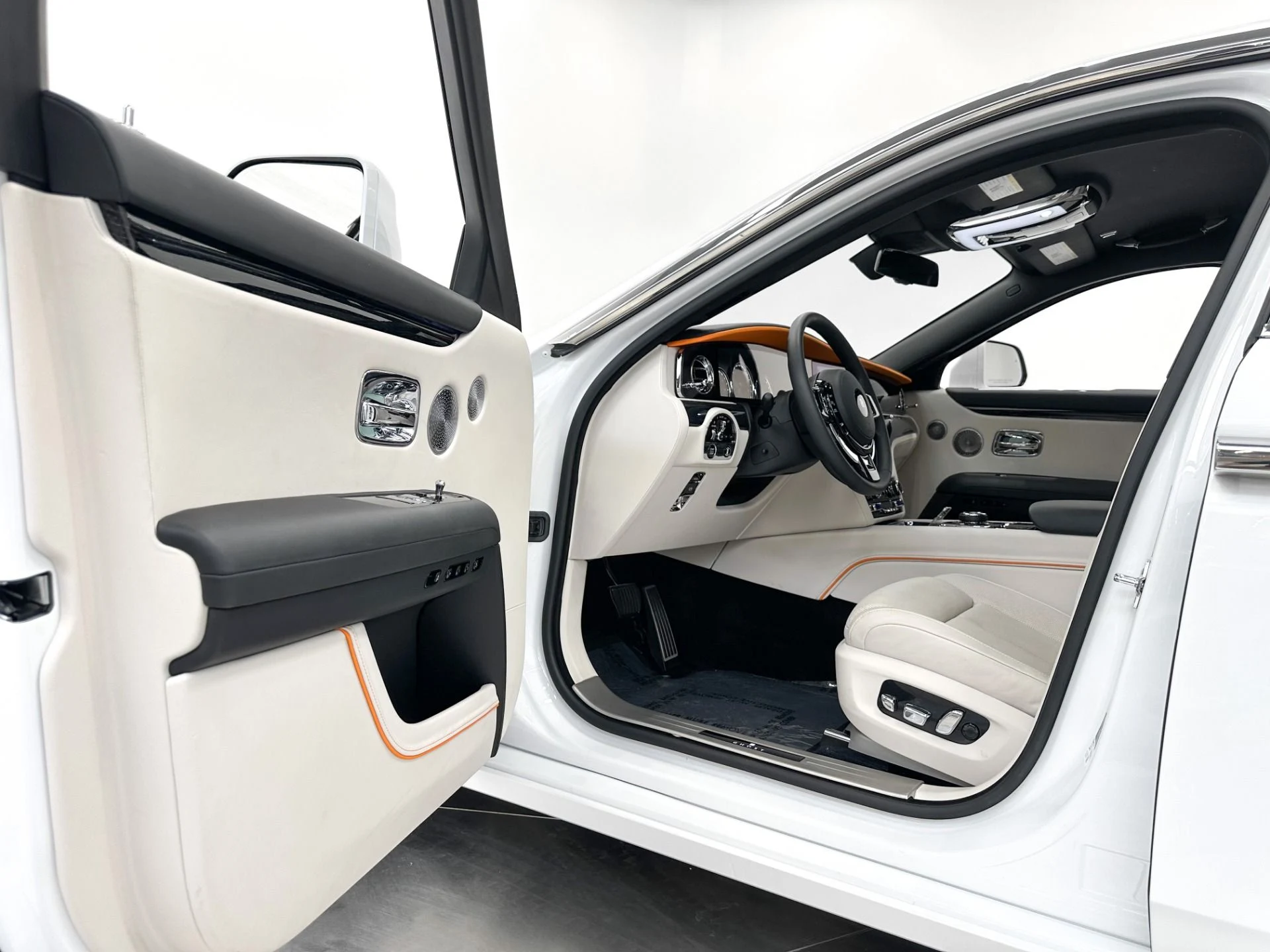 mph022_2815285678_Used_2021_Rolls_Royce_Ghost_The_GHOST_Package_Bespoke_Audio_Rear_Seat_Entertainment_1772048409_1564c46c5a