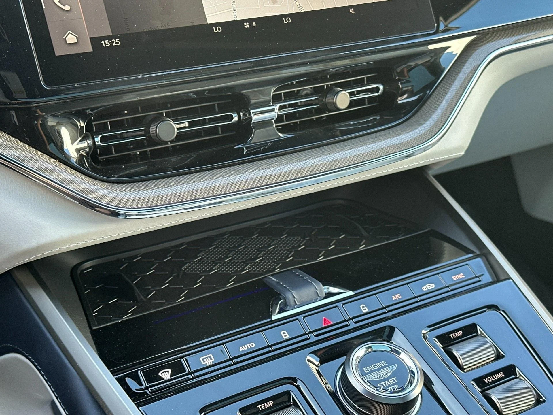 mph022_2816518327_New_2025_Aston_Martin_DBX_707_1761314764_df4ec83c7f