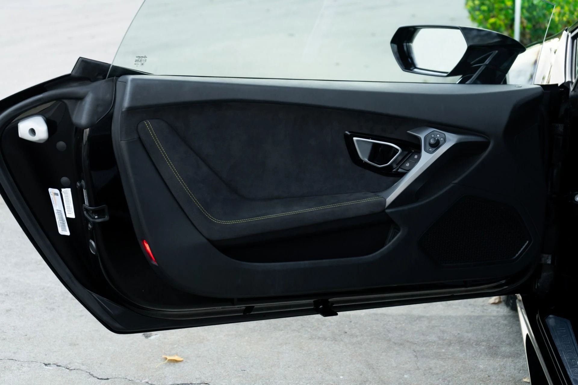 mph022_2821363870_Used_2017_Lamborghini_Huracan_LP_580_2_Spyder_1766447716_0442a03ade