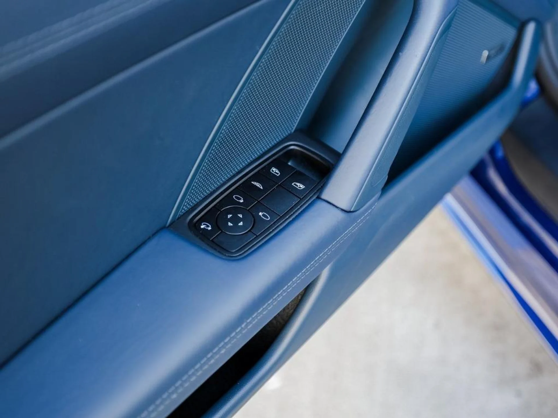 mph022_2828335500_fn_L8_Q_bq_IU_2_Cp_Fr_W_Gc_WT_0_CG_4_Ey_E_85d499f3e8