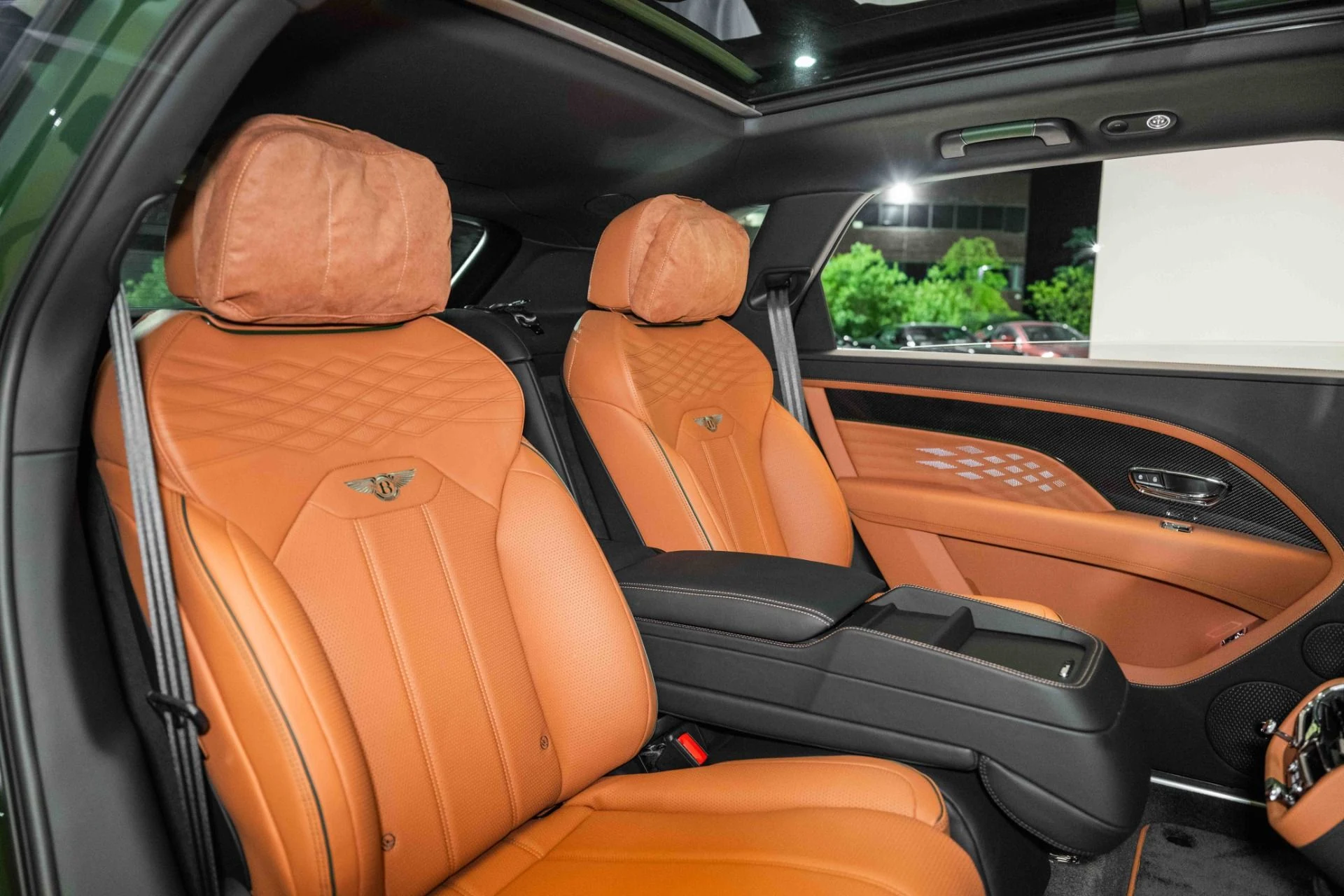 mph022_2833531350_Used_2024_Bentley_Bentayga_EWB_Azure_V8_1718899287_7a67cd02ba