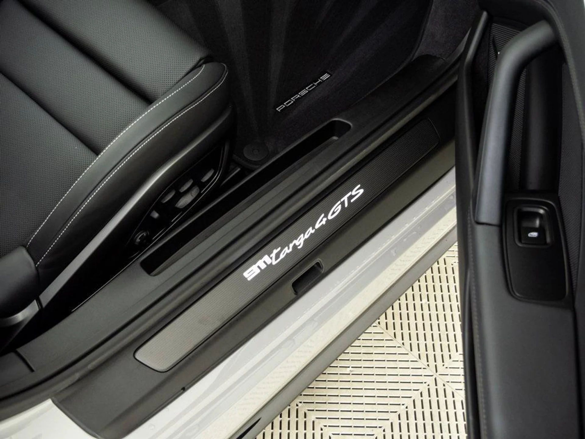 mph022_2834946824_b_L_Frw_ZQ_Ez_W_Vu_X4_XN_hocyl_S4rs_854a4b01d5