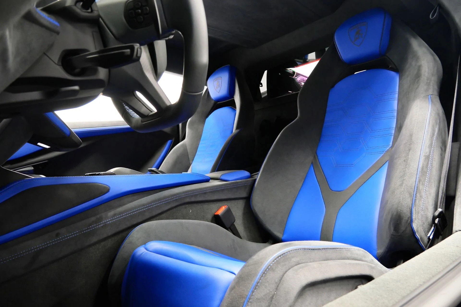 mph022_2841233443_Used_2024_Lamborghini_Revuelto_974_Miles_710_K_MSRP_SPORTIVA_Corsa_Tex_Interior_1767024666_6a42344314