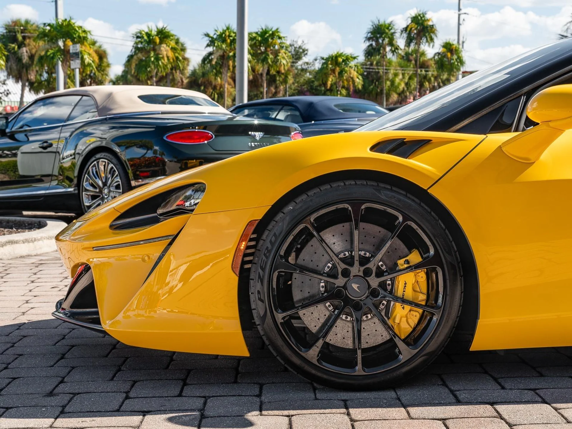 mph022_2844825150_Used_2025_Mc_Laren_Artura_Tech_Lux_1764082929_93e3228a55