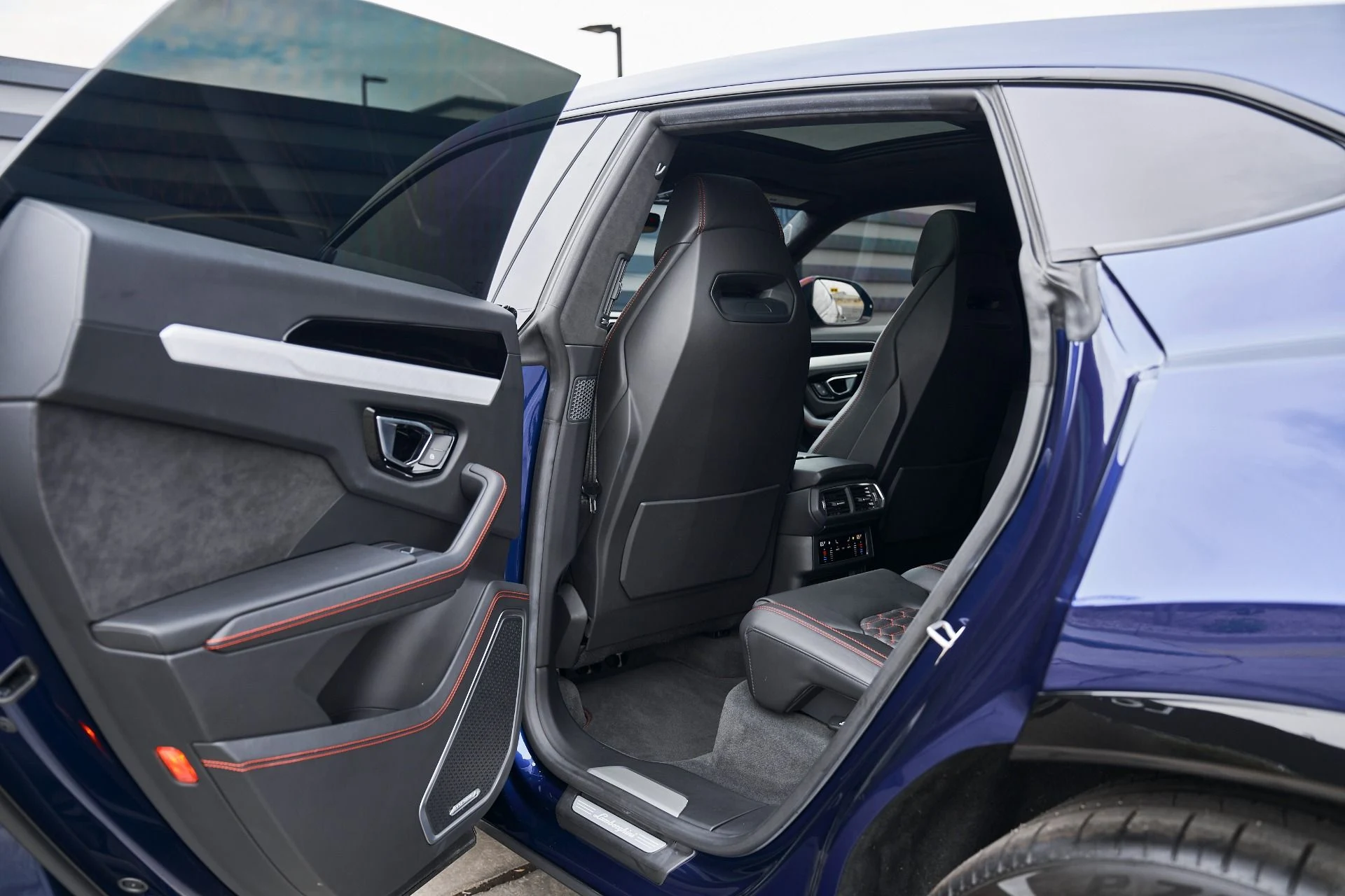 mph022_2845053276_Used_2021_Lamborghini_Urus_1763157062_e6835b151f