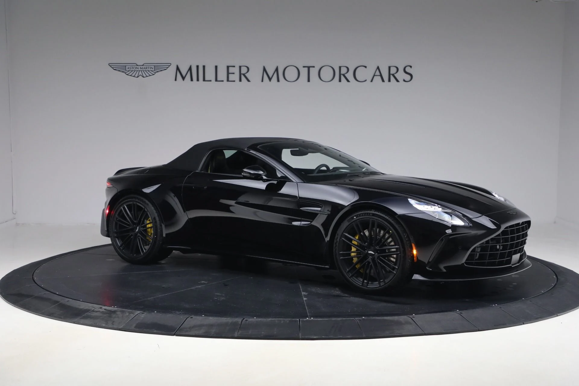 mph022_2848260691_New_2026_Aston_Martin_Vantage_Roadster_1770848011_0400bf1ae1