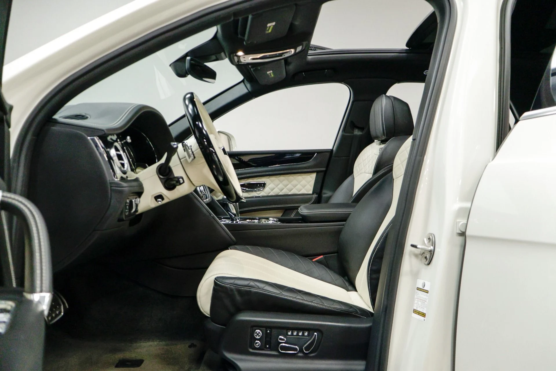 mph022_284868200_Used_2020_Bentley_Bentayga_V8_1760480773_601f614fe2