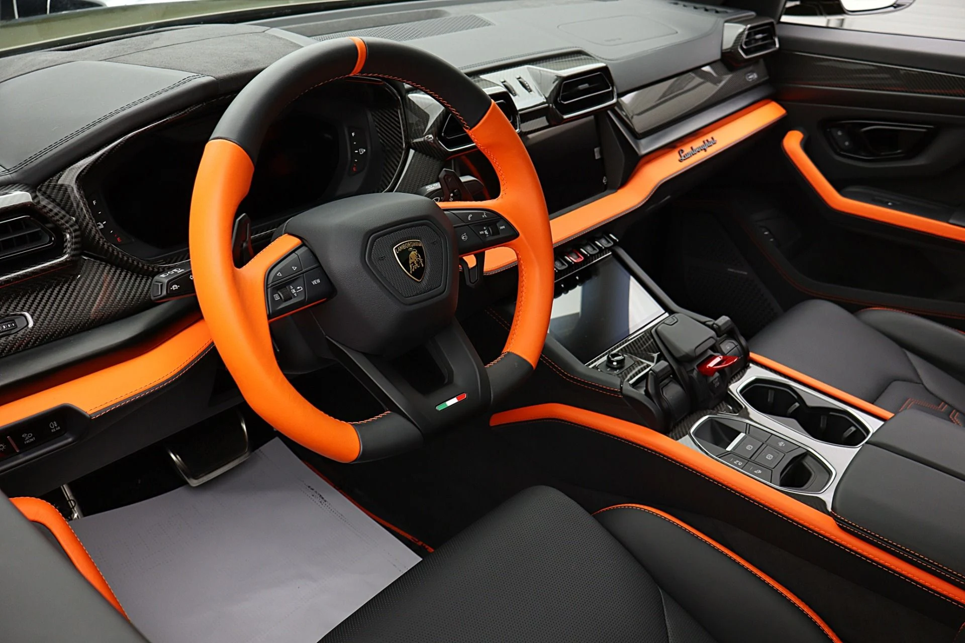 mph022_2851455018_Used_2026_Lamborghini_Urus_SE_11557d6bc6