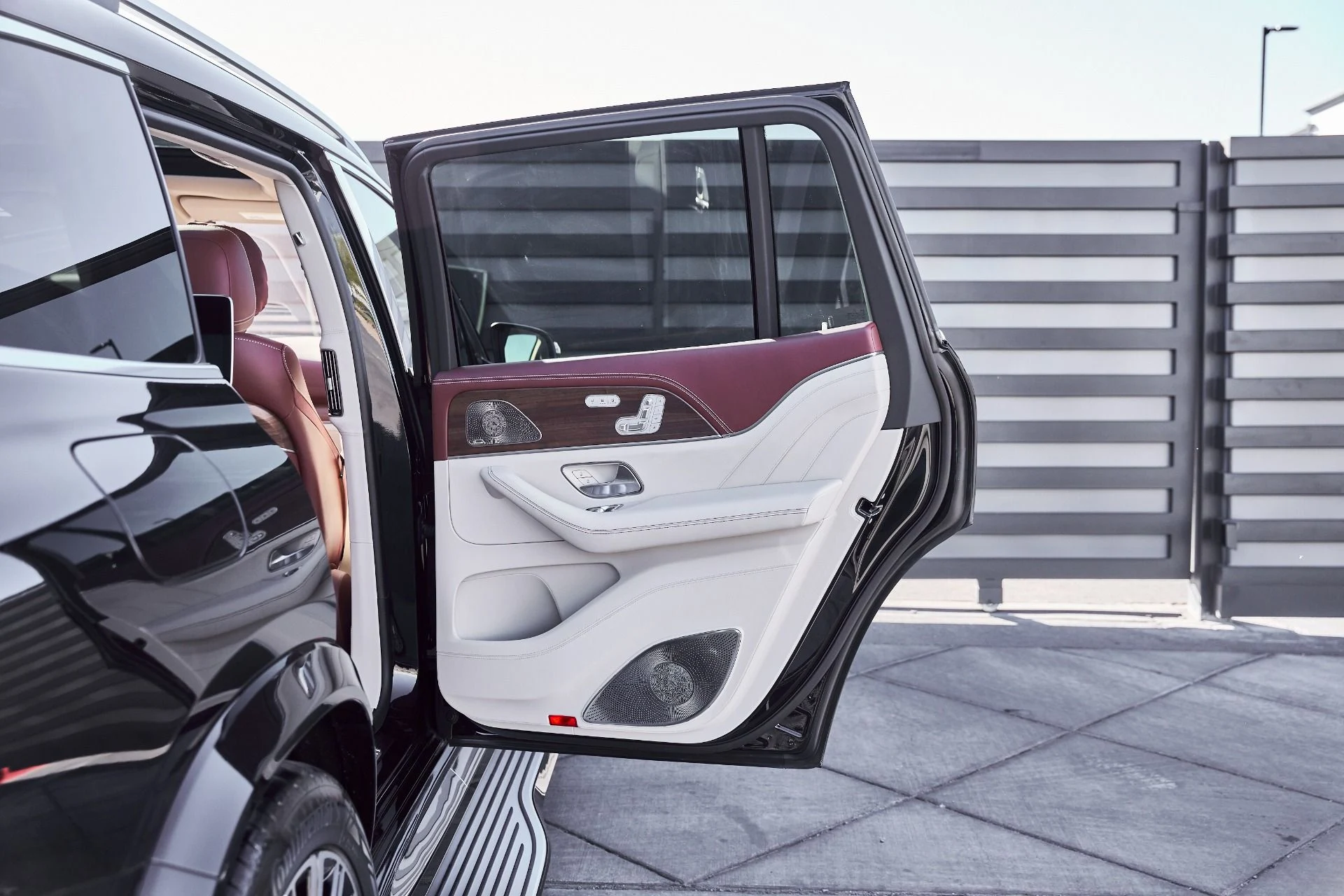 mph022_2855462192_Used_2026_Mercedes_Benz_GLS_Maybach_GLS_600_1772593186_e649ac1d5b