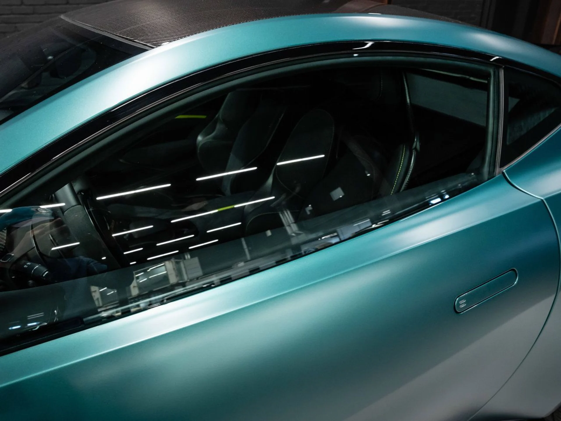 mph022_2856245561_aston_martin_vantage_2023_dca8ee17cc