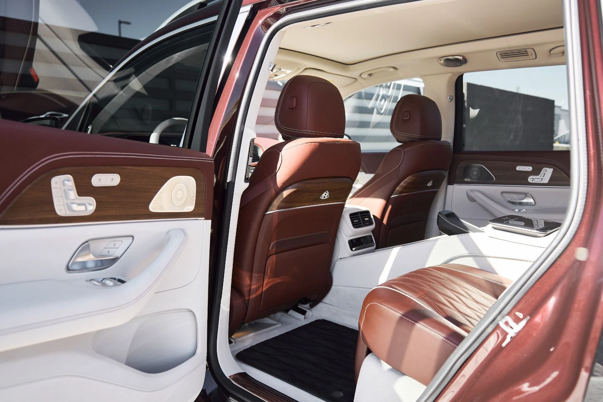 mph022_2862400649_Used_2024_Mercedes_Benz_GLS_Maybach_GLS_600_1762306337_30369e27c3