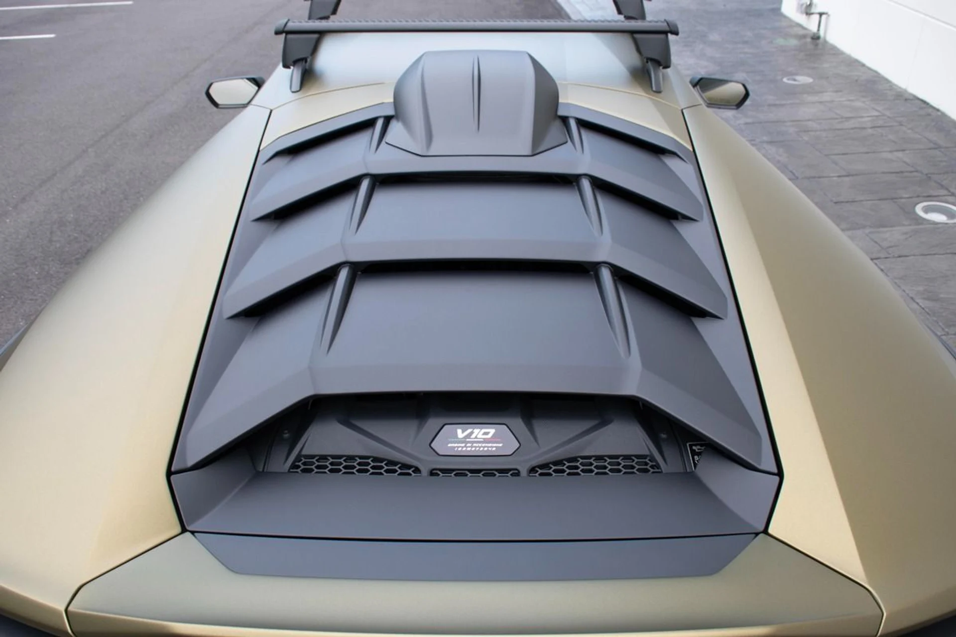 mph022_2863575570_Used_2023_Lamborghini_Huracan_Sterrato_1769868848_21eef271b8