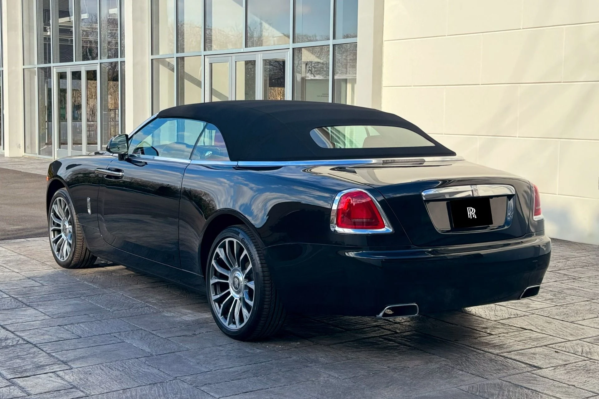 mph022_2867312824_Used_2020_Rolls_Royce_Dawn_1738172030_084302f764