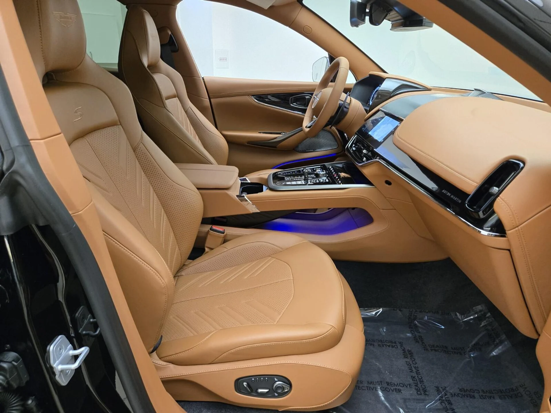 mph022_2873225574_New_2026_Aston_Martin_DBX_S_1776489477_694750444b