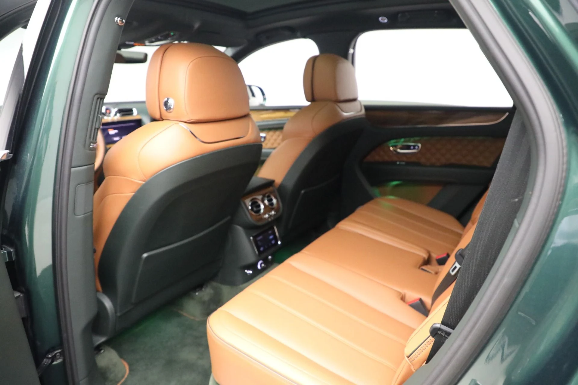 mph022_2880843367_Used_2021_Bentley_Bentayga_V8_1757447431_47b2f8b610