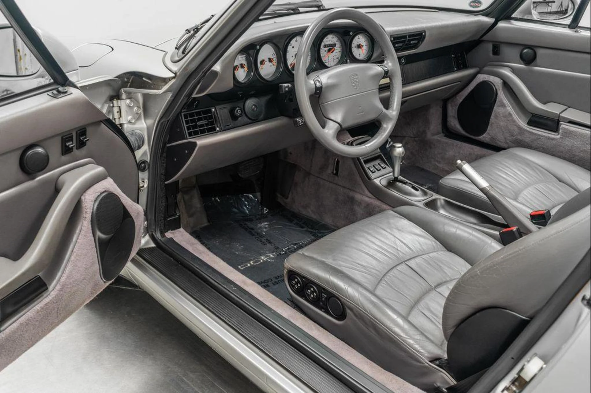 mph022_2896616953_1_Y_Lgc_F4mmt_T_Io_F_O1_Zsl_P9_X_Jh_Ig_96bce8decd