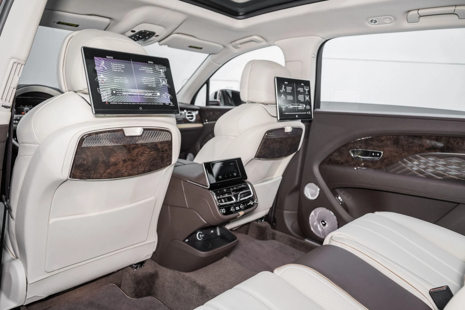 mph022_2909472612_Used_2025_Bentley_Bentayga_EWB_Mulliner_V8_1762964457_d93e9f2415