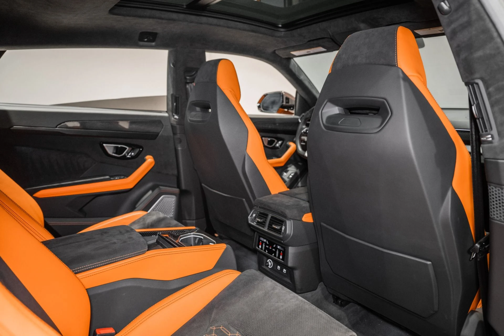 mph022_2909631968_Used_2022_Lamborghini_Urus_Pearl_Capsule_1773409913_dd4fb05b70