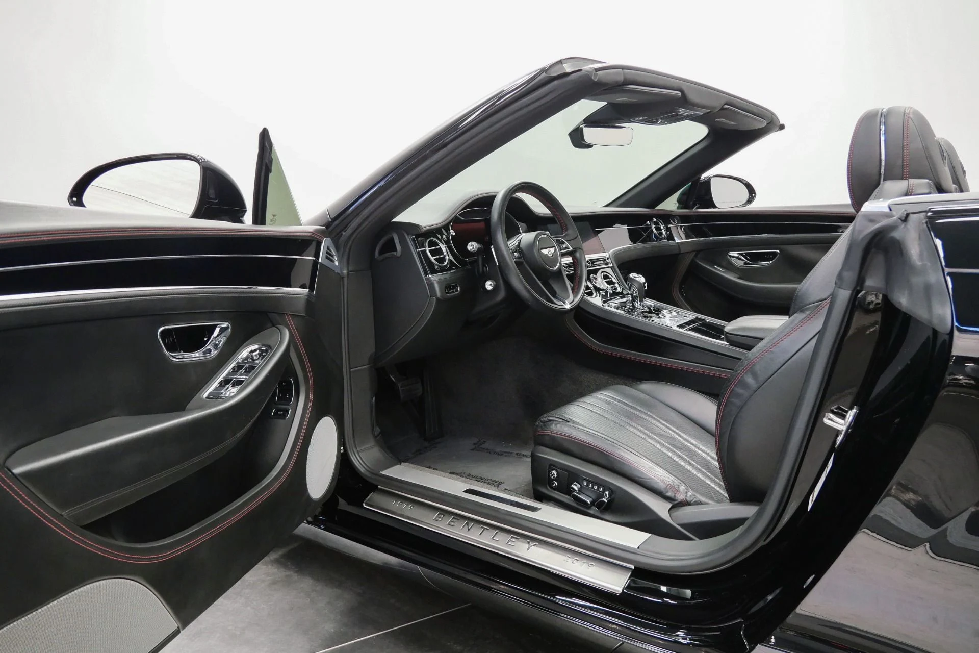 mph022_292218382_Used_2020_Bentley_Continental_GTC_V8_Blackline_Specification_Front_Seat_Comfort_Specification_1768247283_245e8eddc6