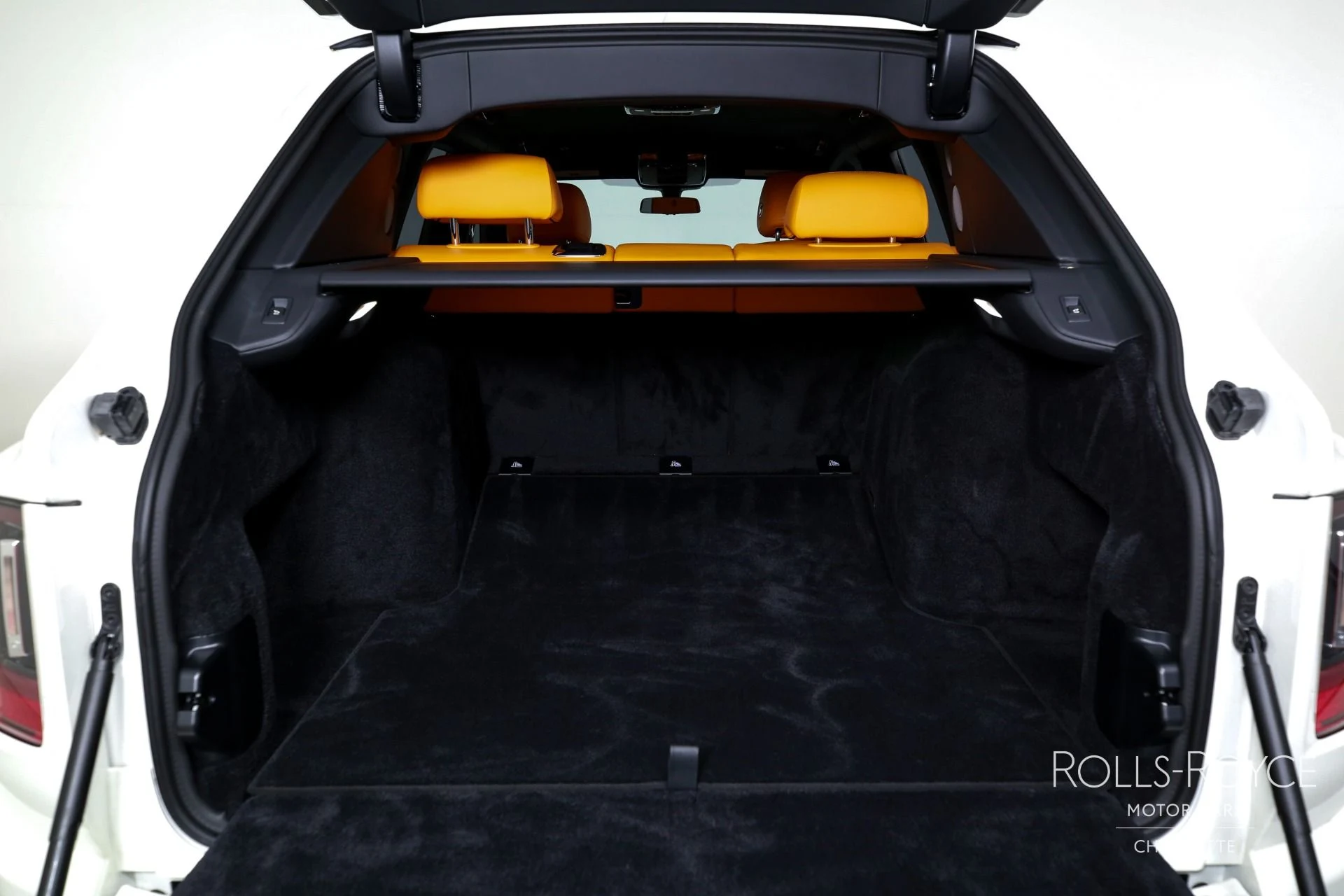 mph022_2924576420_Used_2025_Rolls_Royce_Cullinan_1765396756_1b1d3faa93