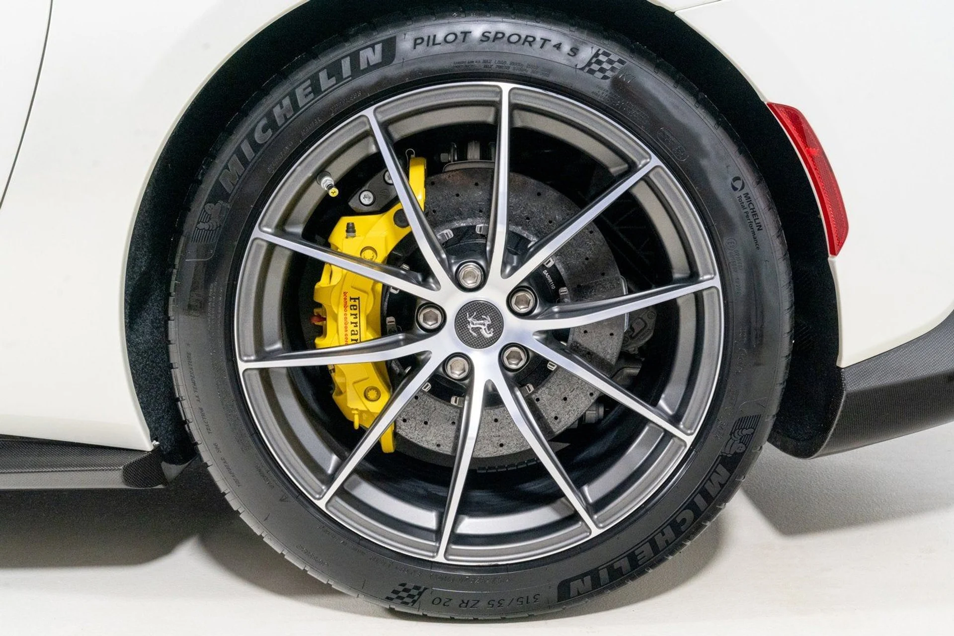 mph022_2926316977_0f690059ce69434cbc2f26dfd8b32b80_81c992ff7e