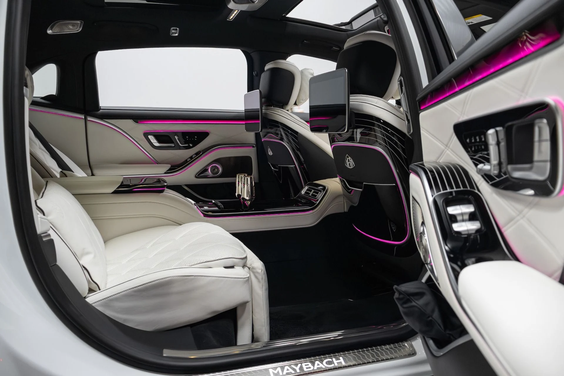 mph022_2934466566_Used_2024_Mercedes_Benz_S_Class_Maybach_S_680_4_MATIC_1766186559_880b29d7e8