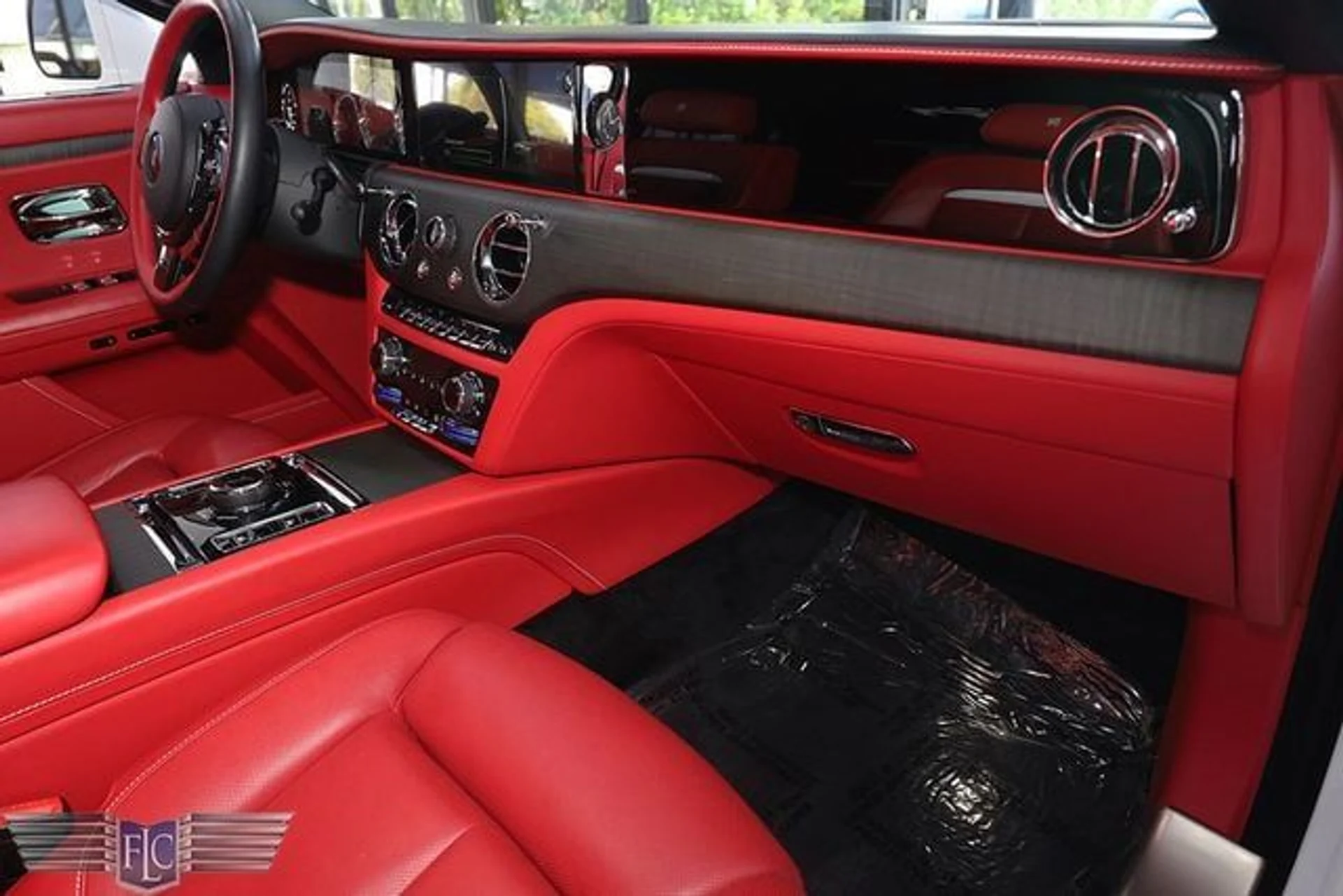 mph022_2934572063_used_2024_rolls_royce_ghost_sedan_6305_23068311_27_640_012eb0d1be