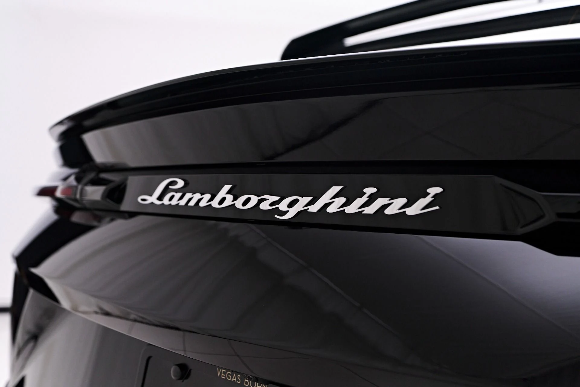 mph022_2944220596_Used_2022_Lamborghini_Urus_1753311555_5ab6ef6753