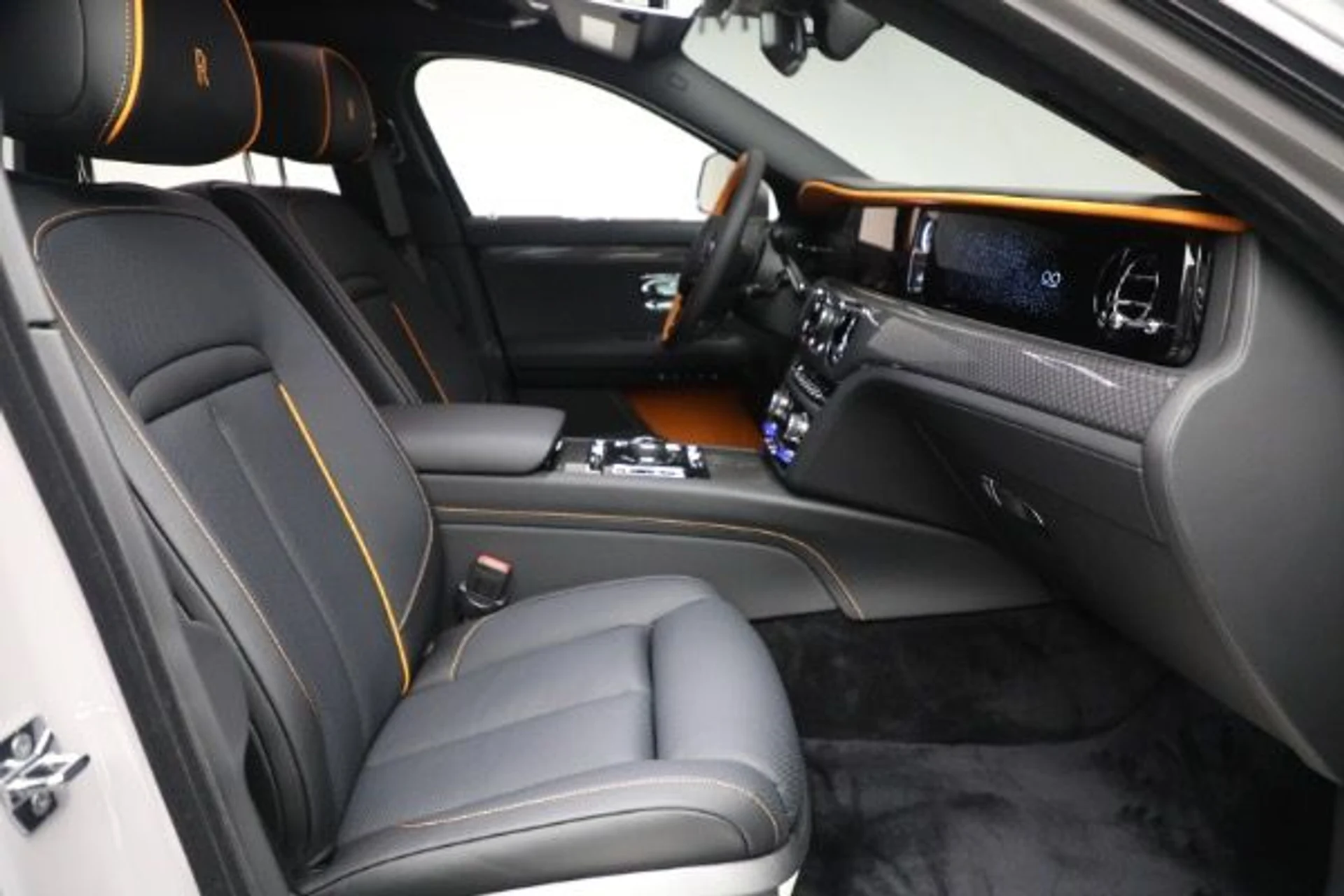 mph022_2945785004_New_2025_Rolls_Royce_Black_Badge_Ghost_db8ec2ae4f