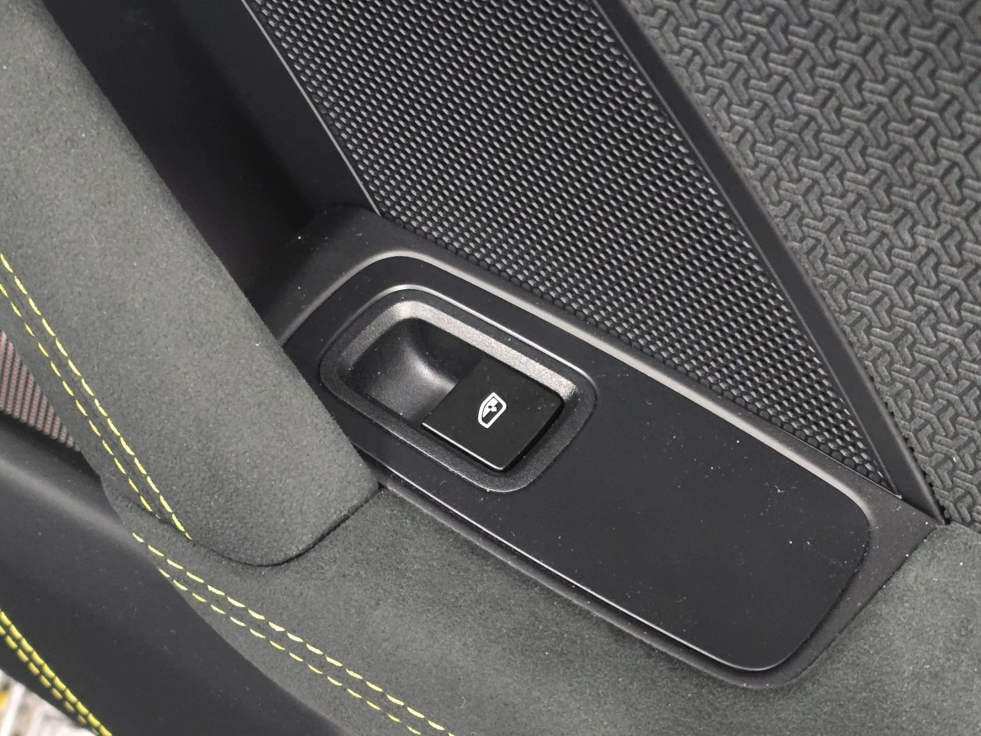 mph022_2950057494_8581aa9f437fc6f0775a692d1c0e8721x_c69665e054