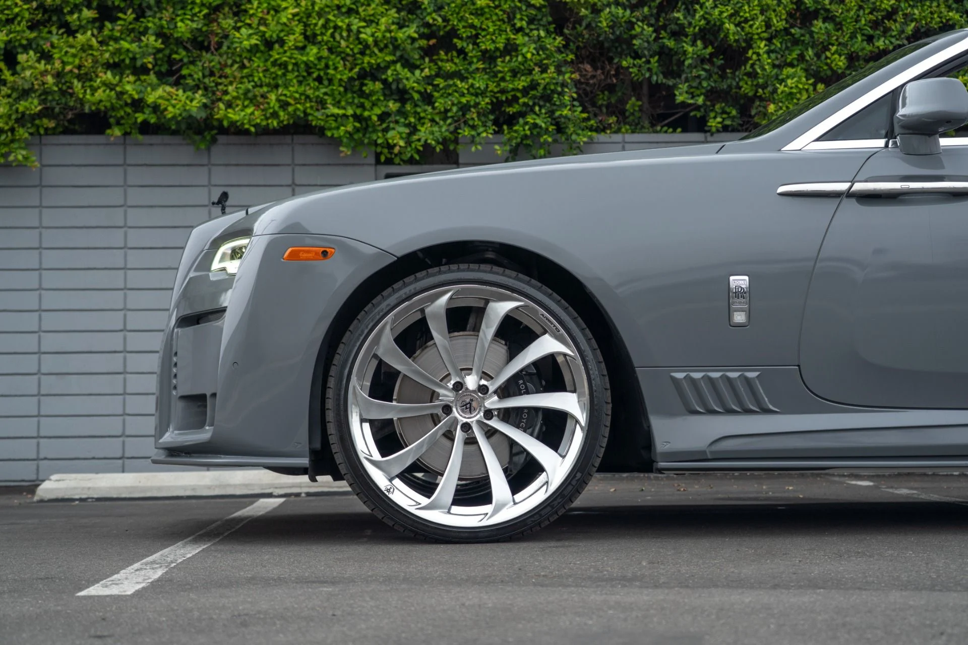 mph022_2954345033_Used_2017_Rolls_Royce_Dawn_1759961826_7e55000c3e