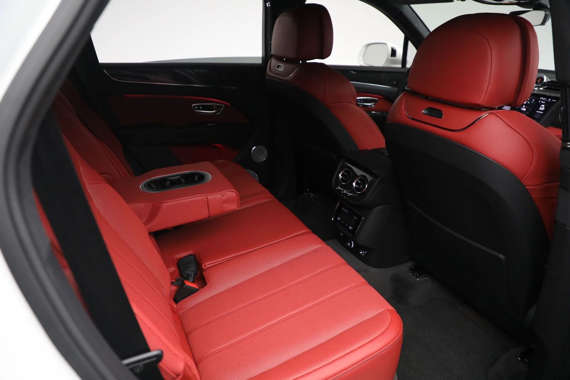 mph022_2972539266_New_2025_Bentley_Bentayga_V8_5f5f6fce7e