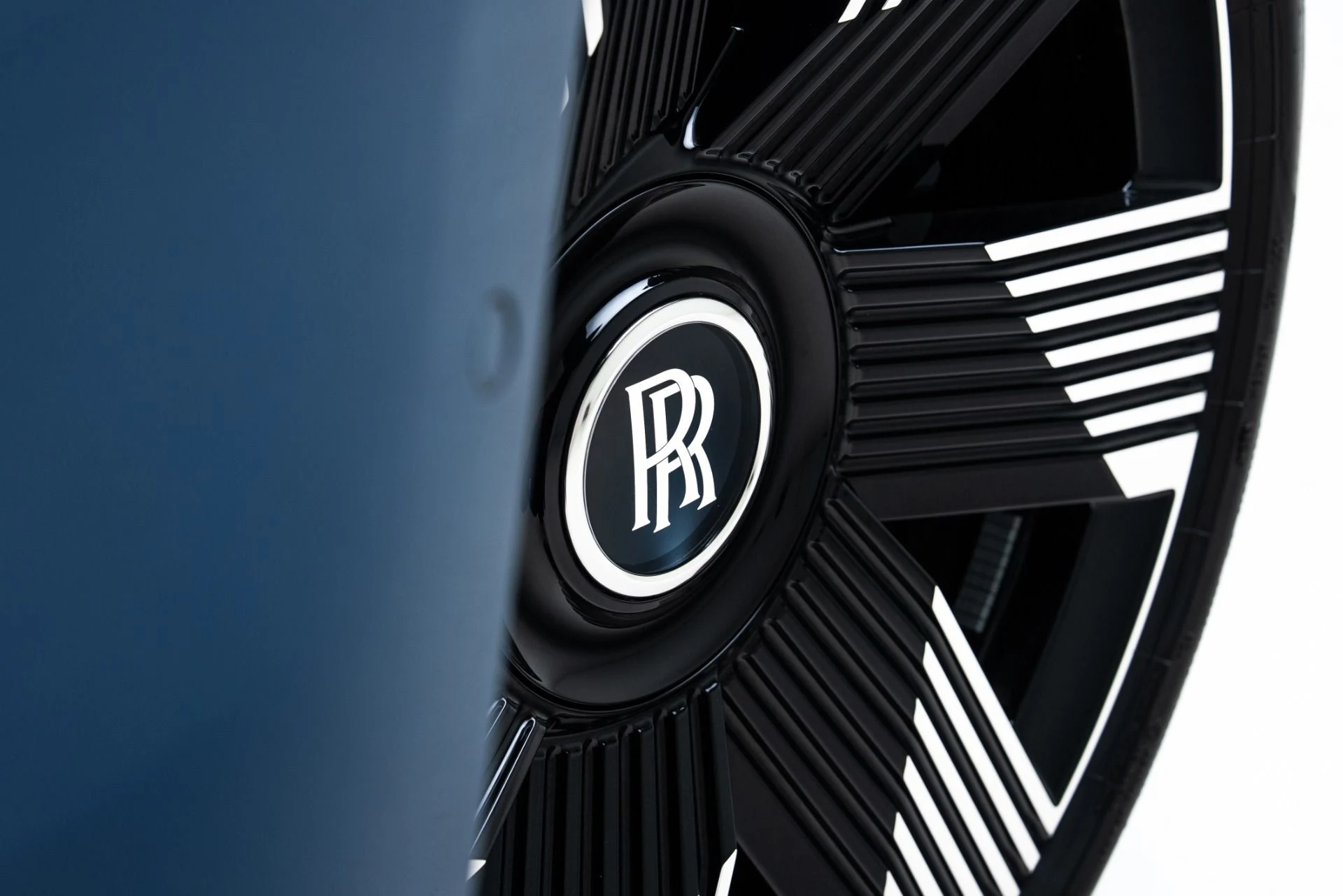 mph022_2974813313_Used_2024_Rolls_Royce_Spectre_1775065047_ffce2358c0