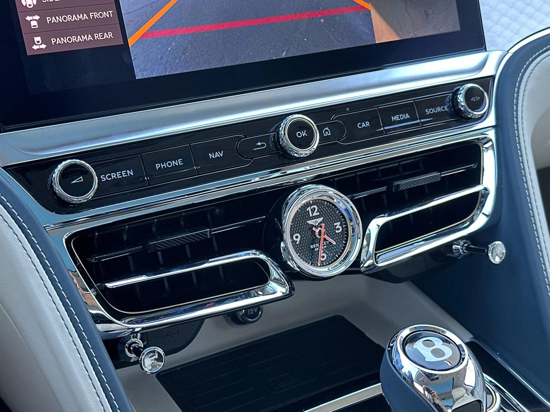 mph022_2980056396_Used_2024_Bentley_Flying_Spur_S_1760603854_37428f8506