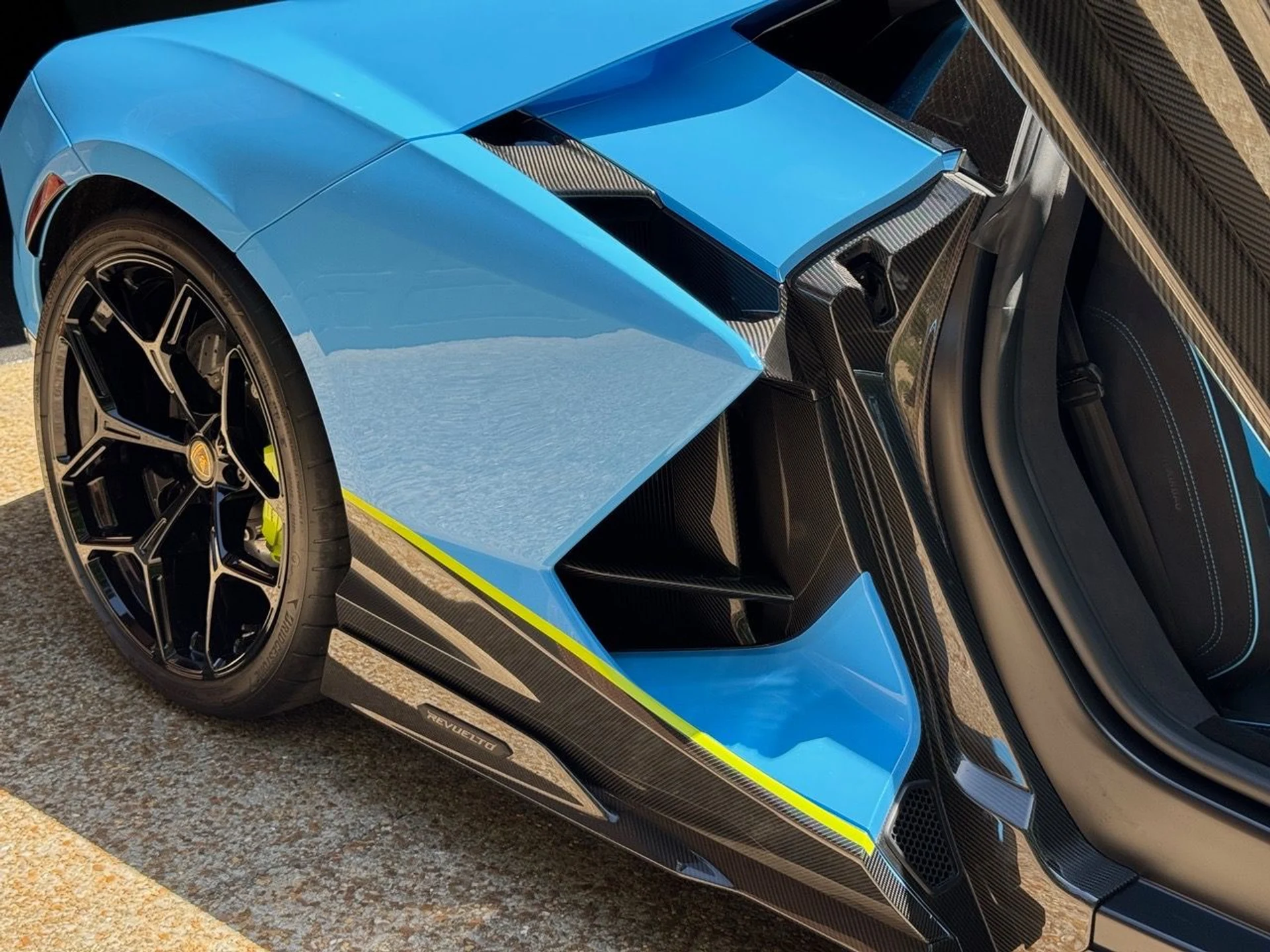 mph022_2980907790_Used_2024_Lamborghini_Revuelto_1778796224_1bd7fa2963