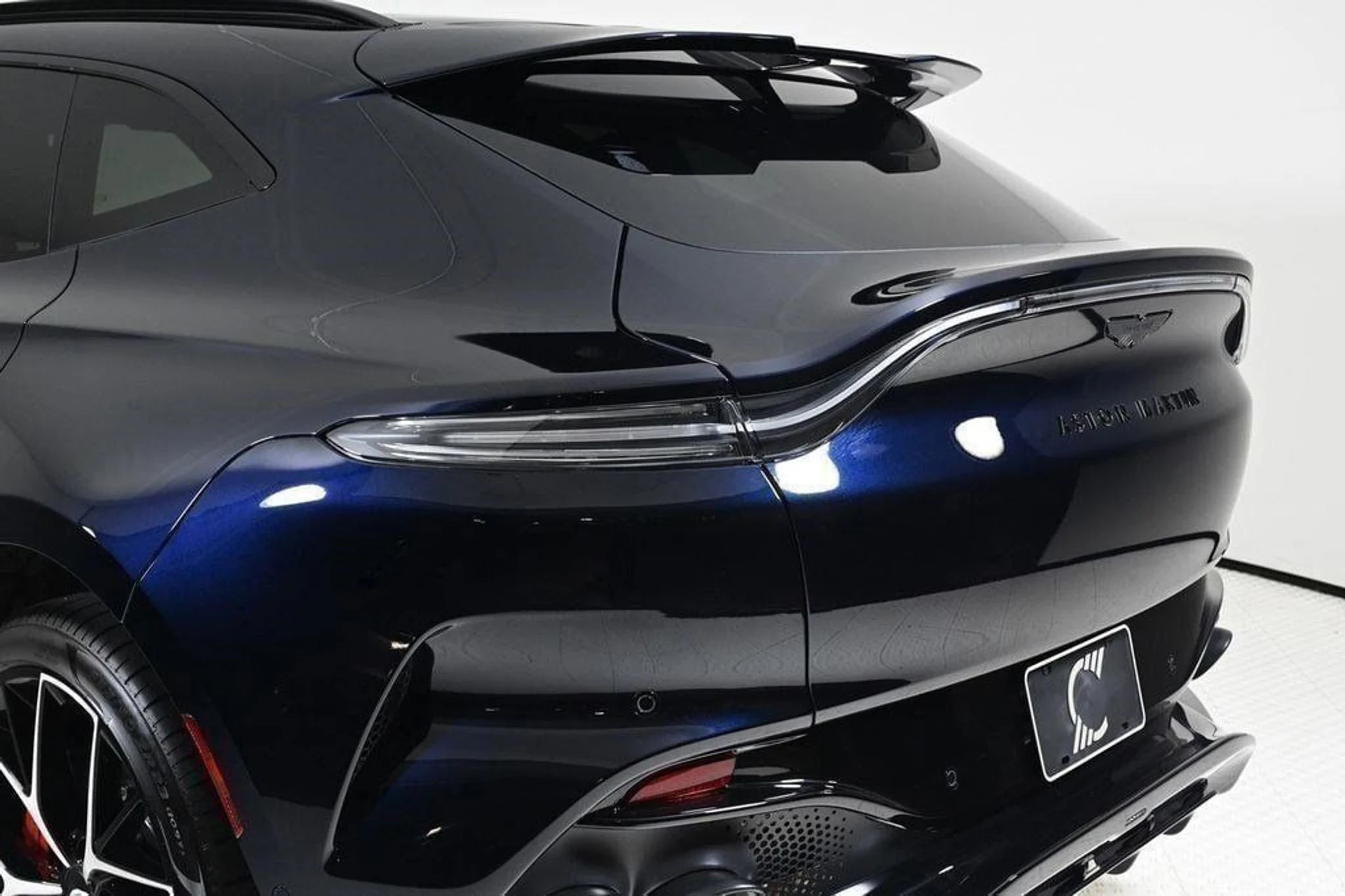 mph022_2985078011_new_2025_aston_martin_dbx_707awd_11350_22854658_22_1024_f599bdf522