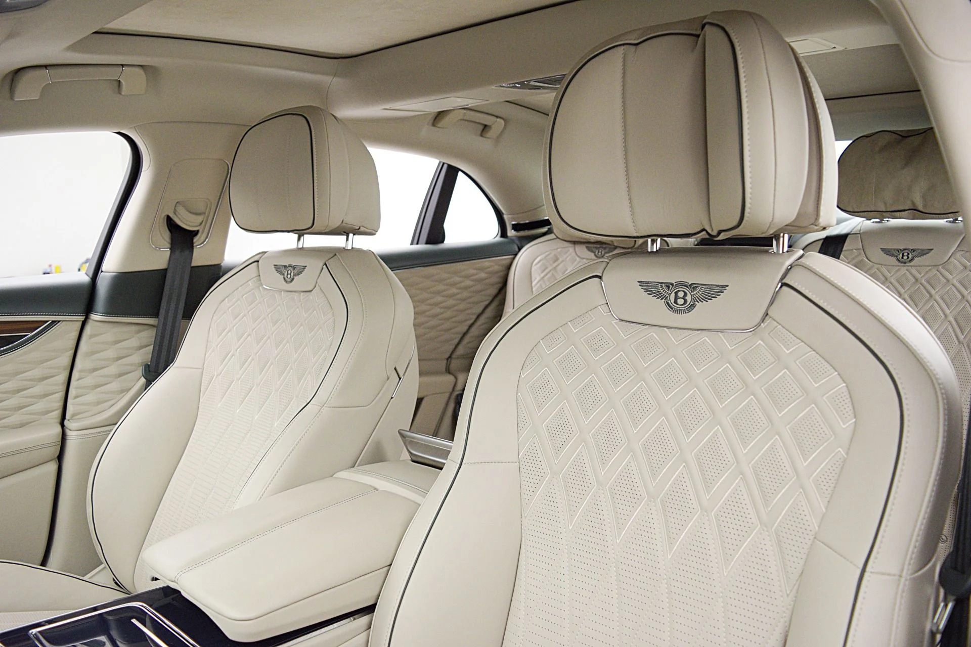 mph022_3000277140_Used_2022_Bentley_Flying_Spur_V8_ad95923658