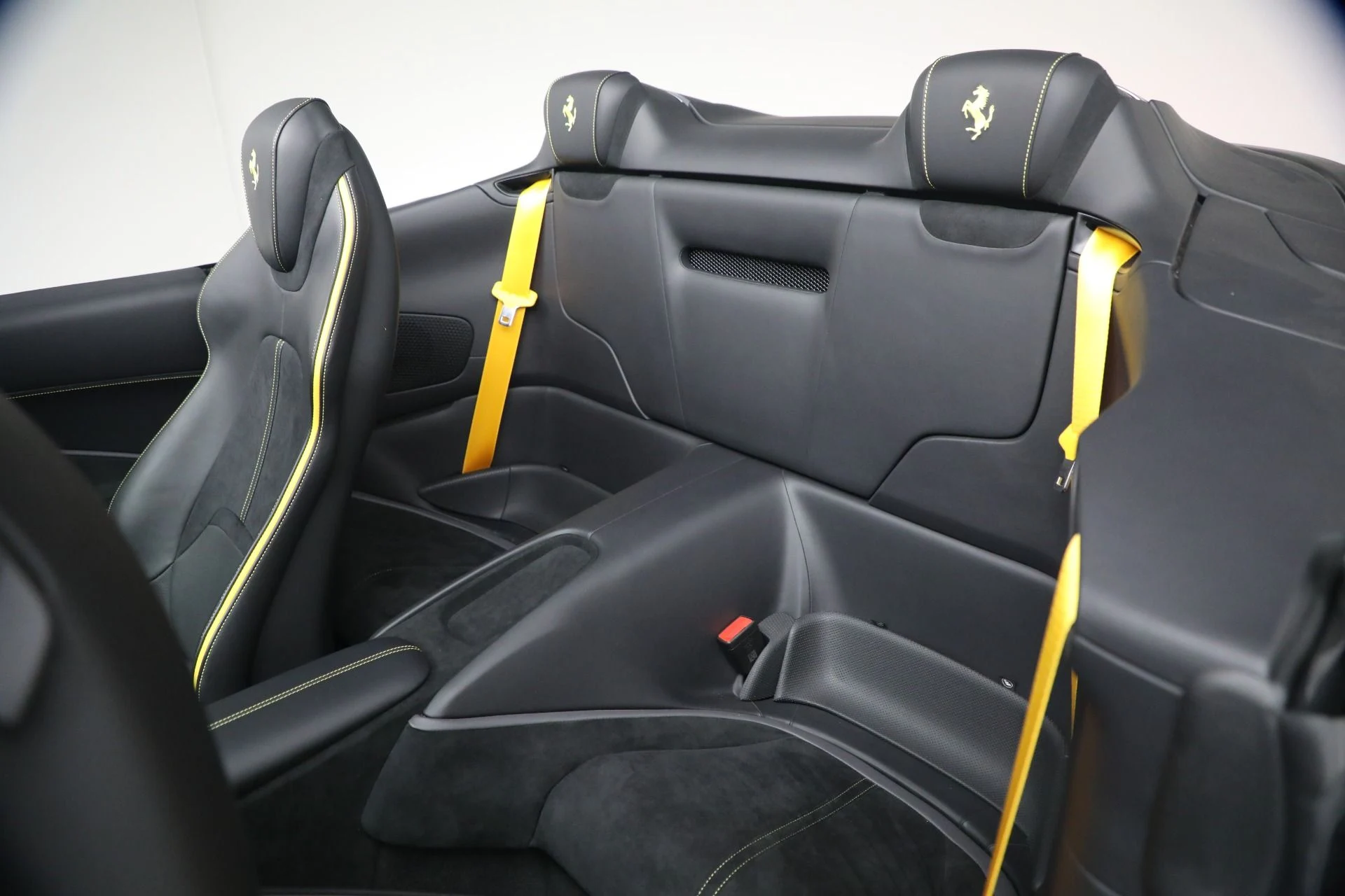 mph022_3001759468_Used_2025_Ferrari_Roma_Spider_1772825700_405dc2d598