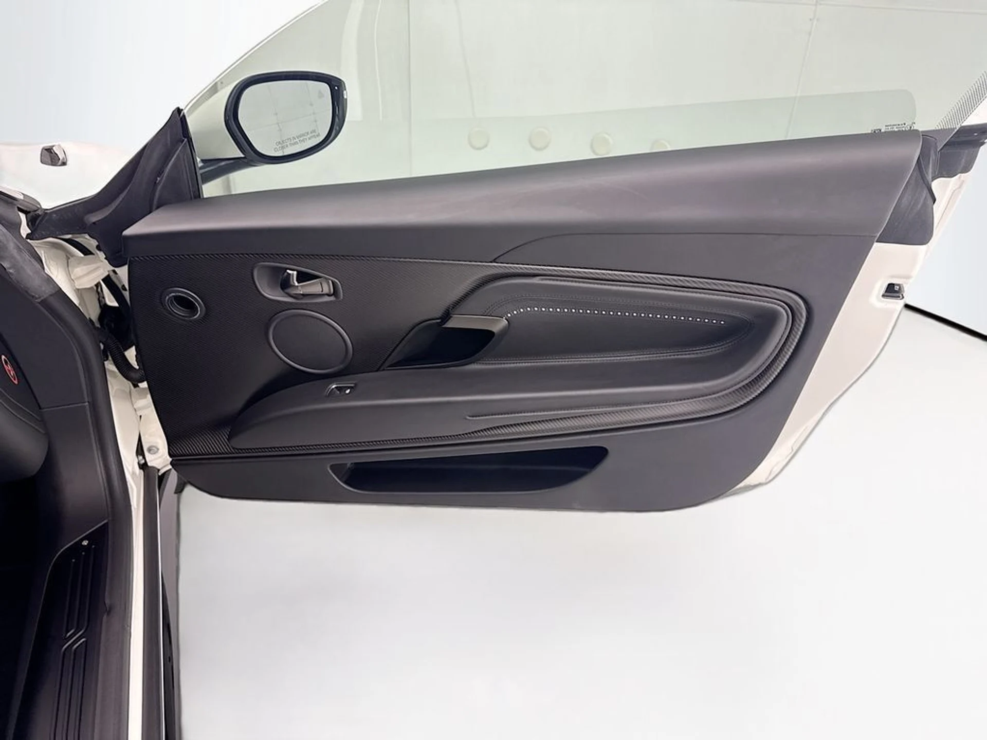 mph022_3002102053_used_2018_aston_martin_db11_v12coupe_8119_23017514_23_1024_72df19c94b